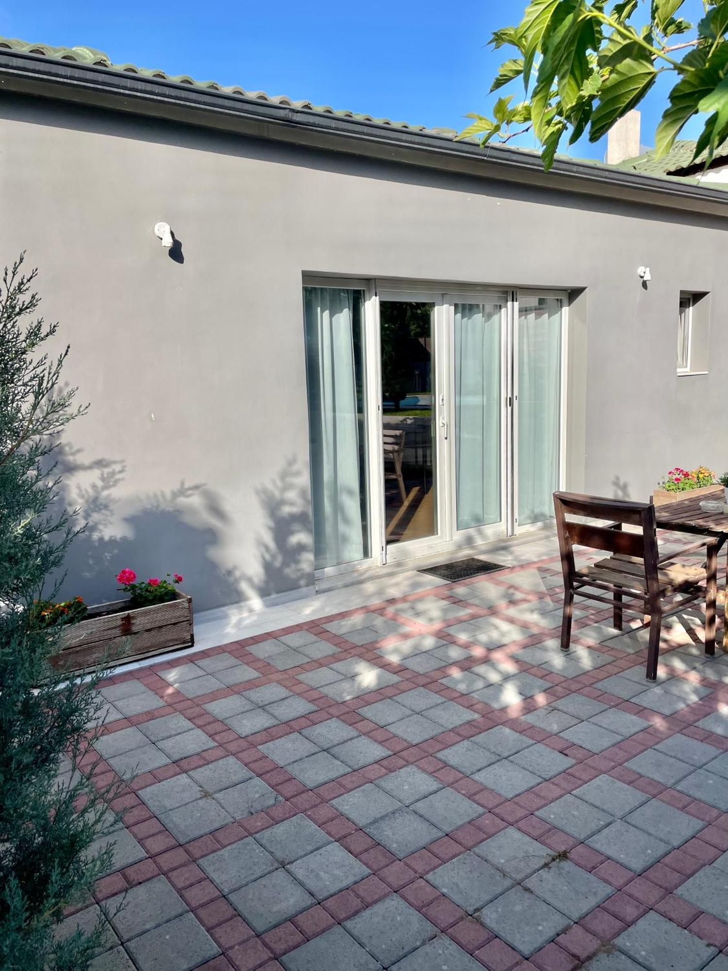 Pool Guesthouse Corinth Exterior photo
